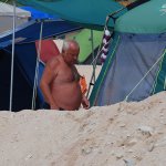 Пляжи Ливадии заполняют отдыхающие