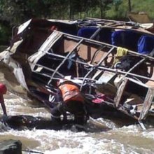 В Горном Алтае автобус с 20 пассажирами упал в реку