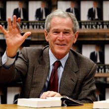 Джордж Буш-младший написал книгу о своем отце