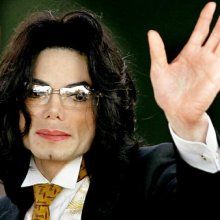 На Майкла Джексона снова подали в суд за педофилию