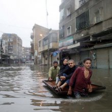 Количество жертв наводнения в Пакистане и Индии уже превысило 440 человек