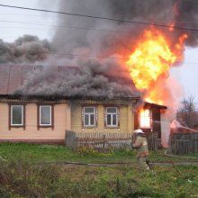 При пожаре в Челябинске погибли женщина и двое детей