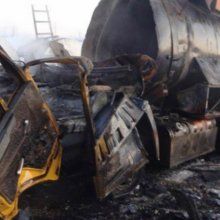 Под Воронежем на трассе сгорели бензовоз и легковушка, погиб один человек