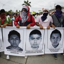 В мексиканском штате, где пропали 43 студента, обнаружены массовые захоронения