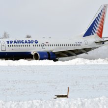 В Улан-Удэ самолет из-за снега не смог попасть на стоянку