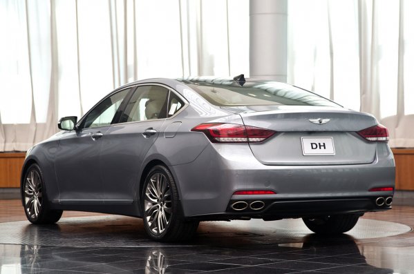 В Женеве Hyundai представит комфортабельный лифтбек Genesis