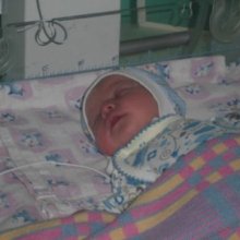 В Екатеринбурге в подъезд дома подкинули новорожденную девочку