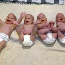 В Германии 65-летняя женщина забеременела 4-мя детьми
