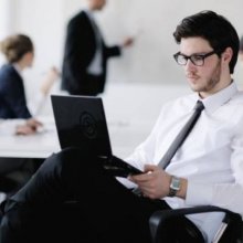 Исследование: Девять из десяти сотрудников офиса в рабочее время читают новости