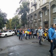В Киеве тысячи митингующих перекрывают дороги и требуют бороться с коррупцией