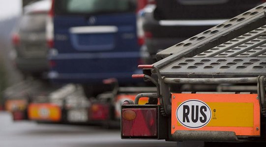 Импорт легковых автомобилей в Россию в I квартале упал на 45%