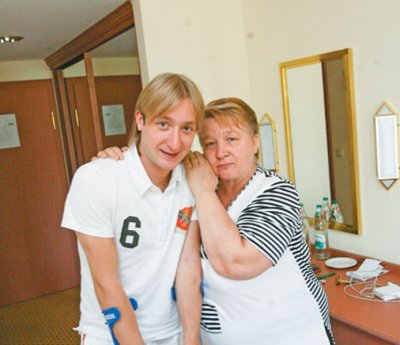 СМИ: Скончалась мама Евгения Плющенко