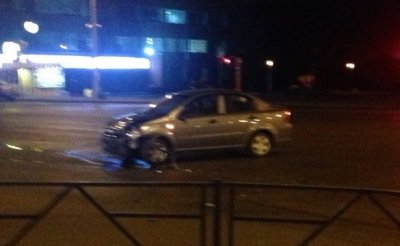 Porsche и фура столкнулись на мосту в центре Кемерова