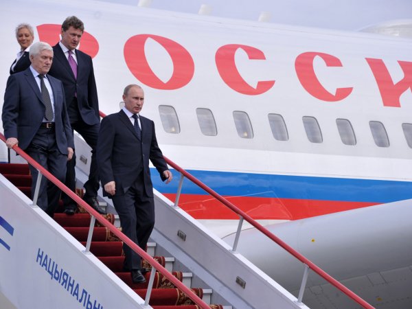 Владимир Путин прлетел в Париж на встречу «нормандской четверки»