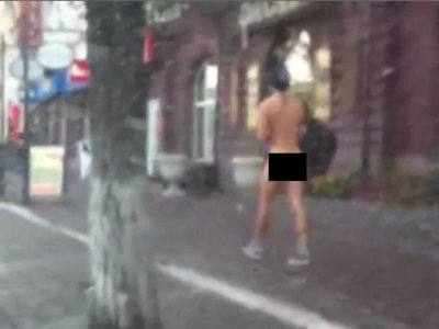 В Смоленске голый мужчина гулял по улицам города