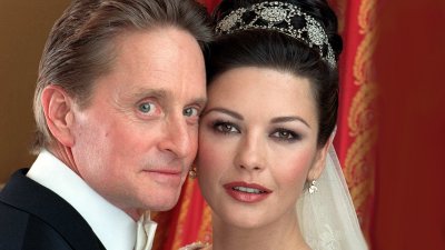 Майкл Дуглас и Кэтрин Зета-Джонс отпраздновали 15 годовщину свадьбы