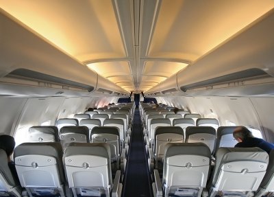 В США не пустили на борт самолета двух говоривших на арабском пассажиров