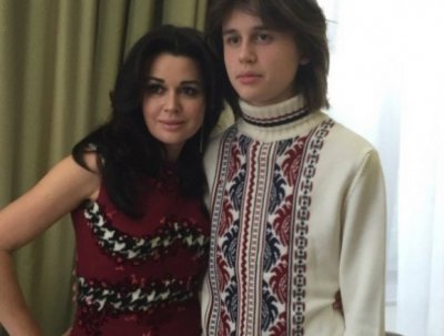 Поклонники Анастасии Заворотнюк шокированы фотографией ее взрослого сына