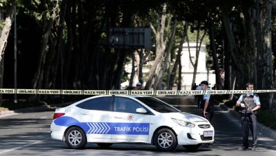 На юго-востоке Турции террористы подорвали машину с полицейскими