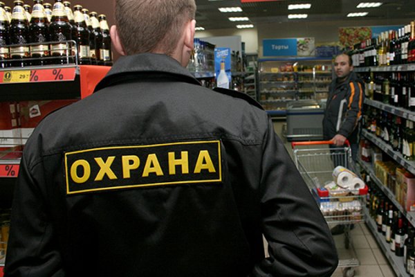 В Петербурге охранник магазина избил 16-летнего подростка