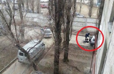 В Волгограде во дворе дома нашли ковер с трупом