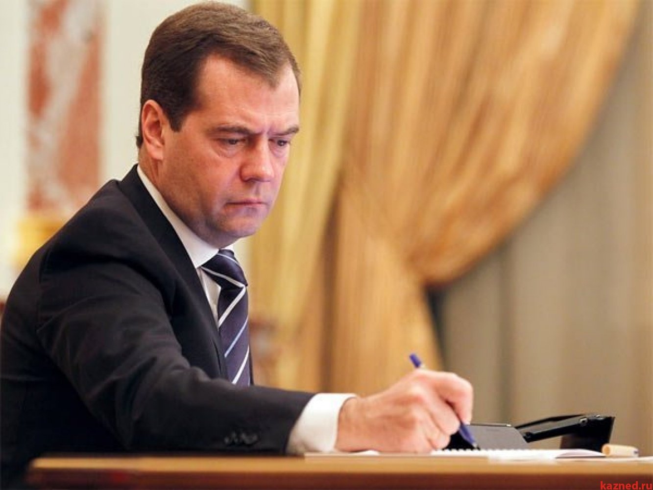 Медведев продлил санкционное продэмбарго до конца 2018 года