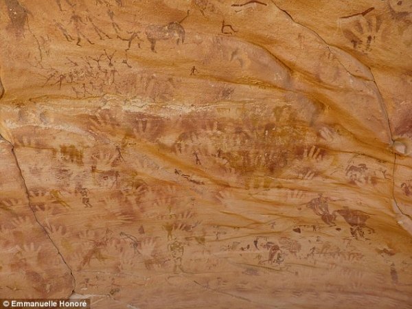 Ученые: Детские отпечатки в пещере Египта принадлежат ящерицам