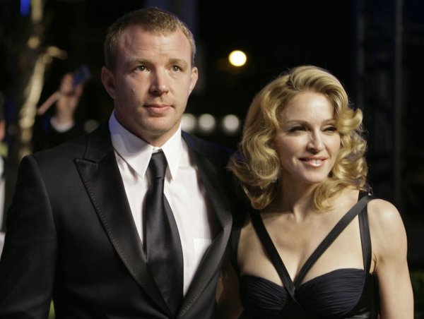 Певица Мадонна требует арестовать экс-супруга Гая Ричи