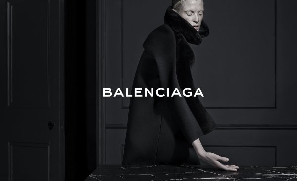 Показ мод Balenciaga в Париже пройдёт в режиме виртуальной реальности