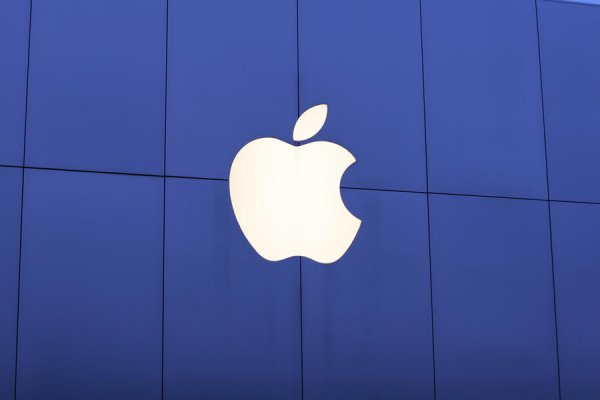 Apple запретила раздавать бесплатно iPhone и iPad