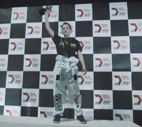 15-летний британец выиграл $  250 тысяч на гонках дронов в Дубае