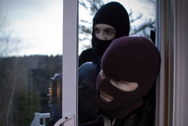 Неизвестные ограбили дом главы Москомбанка на 650 тыс рублей