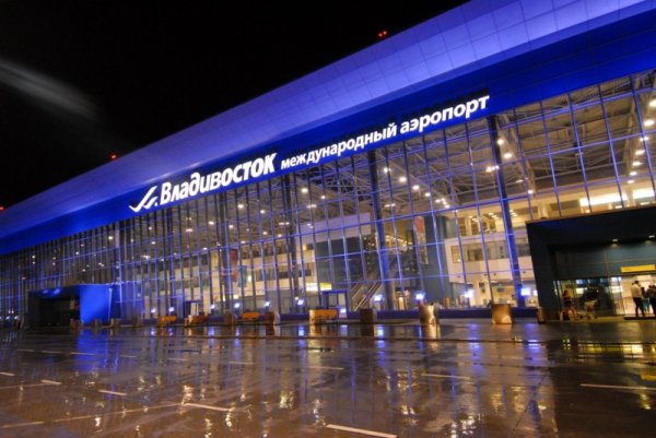 Аэропорт Владивостока возобновил работу после задержек из-за тумана