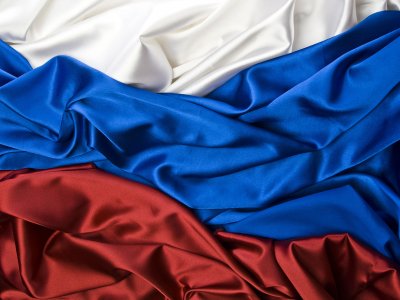 98 лет назад российский триколор заменили красным советским флагом