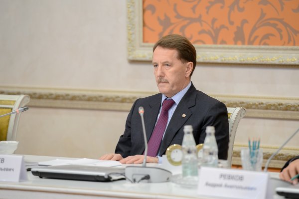 Воронежский губернатор в 2015 году заработал 9,9 млн рублей