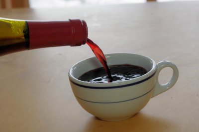 Учёные рассказали, как кофе и вино сказываются на пищеварительном тракте
