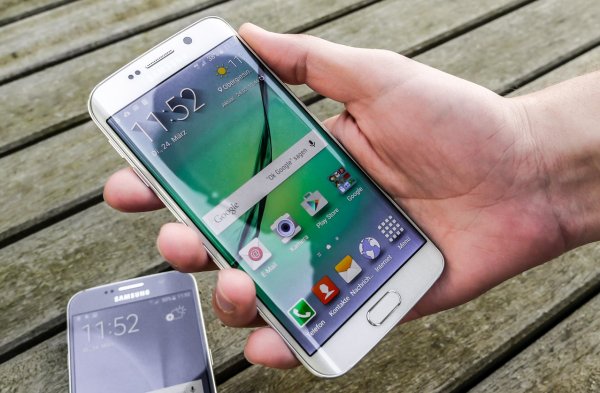 Самым популярным смартфоном среди россиян назван Samsung Galaxy S7