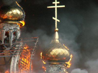 В Москве горит Троицкая церковь