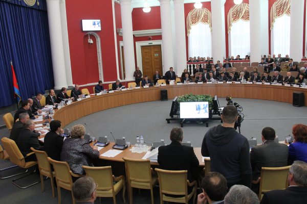 Орловские чиновники объяснили, зачем покупают стулья по 100 тысяч рублей