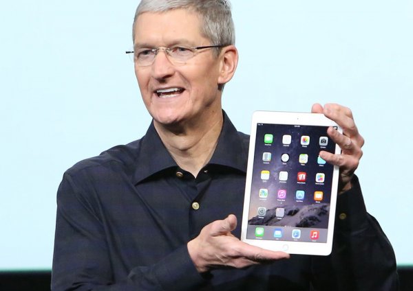 Глава Apple анонсировал снижение цен на iPhone