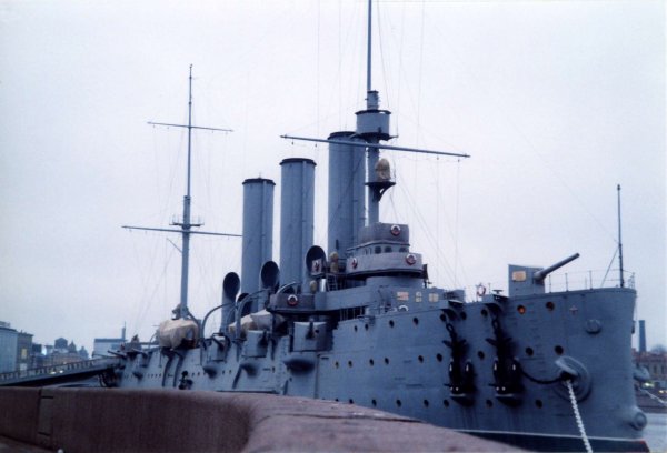 Символ Октябрьской революции крейсер «Аврора» был спущен на воду 24 мая 1900 года