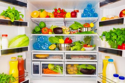 Эксперт назвал два худших места в холодильнике для хранения продуктов