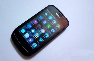 В сети появились фотографии прототипа Nokia Clipper