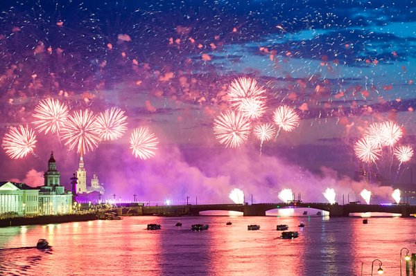 Санкт-Петербург отмечает 313 день рождения