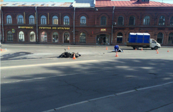 При столкновении с автобусом в Санкт-Петербурге погиб мотоциклист