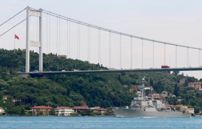 Пользователи делятся фотографиями эсминца США, вошедшего в Черное море