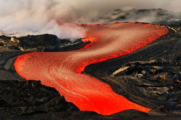 Ученые создали искусственную вулканическую лаву для имитации извержения