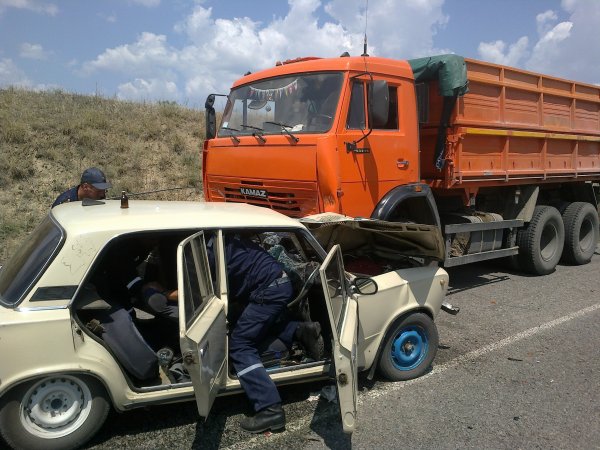 В аварии с КамАЗом на трассе Ростов-Волгодонск погибли два человека