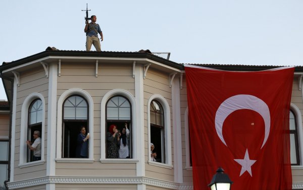 В Турции арестованы еще шесть журналистов