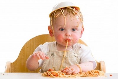 Ученые: Ребенок перенимает отношение взрослых к еде